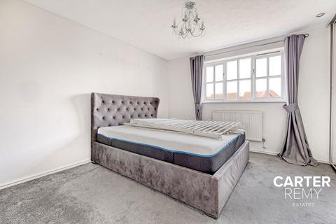 63 Holly Drive, South Ockendon, RM15 6TG