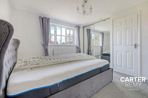 63 Holly Drive, South Ockendon, RM15 6TG