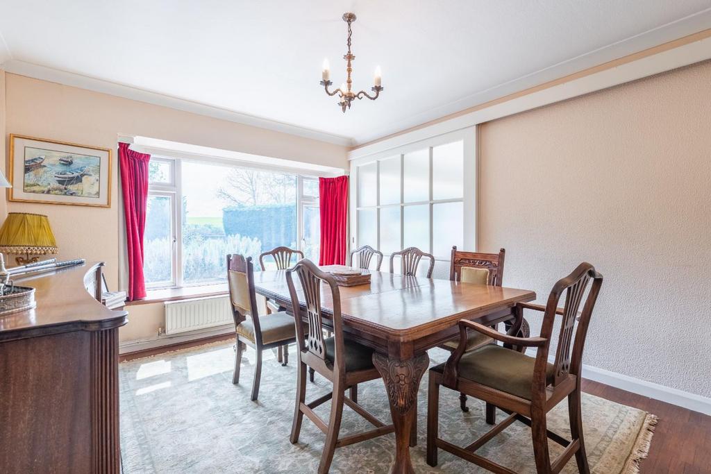 Dining room-1.jpg