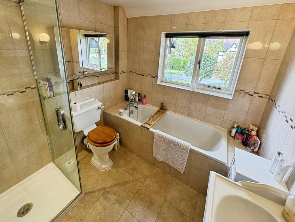 Family Bathroom.jpg