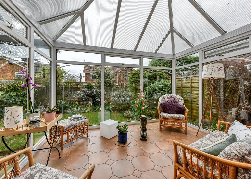 10 Chestnut Drive-Conservatory.jpg