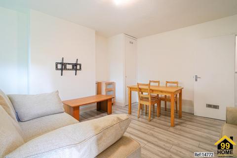 4 bedroom flat to rent, Jewell House, London, SW12