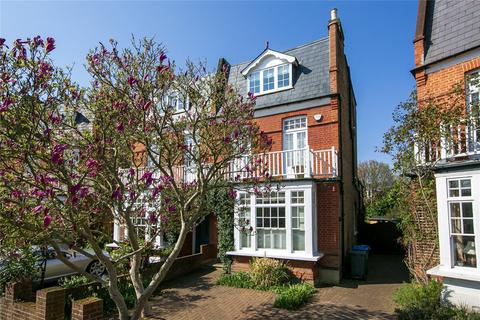 22 Lawn Crescent, Richmond, TW9 3NR