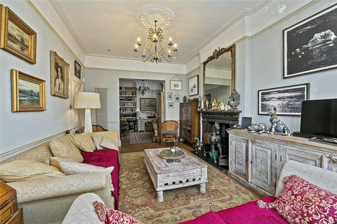 22 Lawn Crescent, Richmond, TW9 3NR