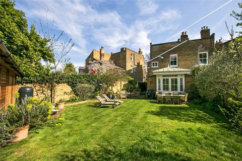 22 Lawn Crescent, Richmond, TW9 3NR