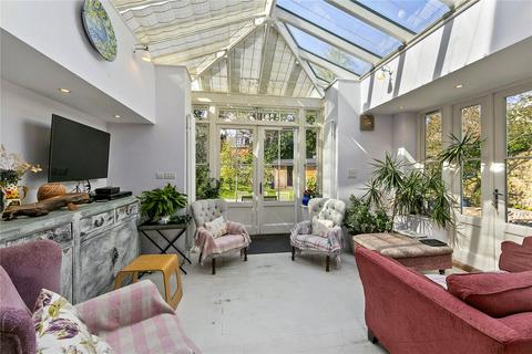 22 Lawn Crescent, Richmond, TW9 3NR