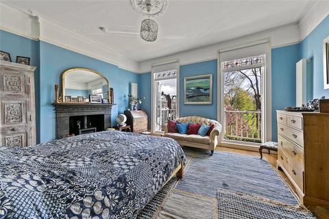 22 Lawn Crescent, Richmond, TW9 3NR