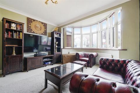 3 bedroom semi-detached house for sale, Greencroft Road, Heston TW5