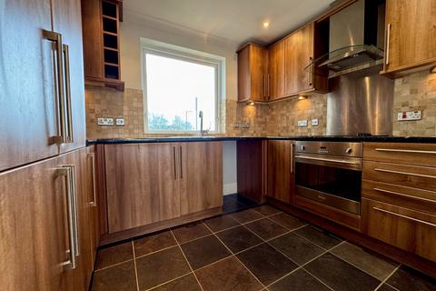 2 bedroom flat to rent, Grange Court, Chelmsford, Essex, CM2 9FA