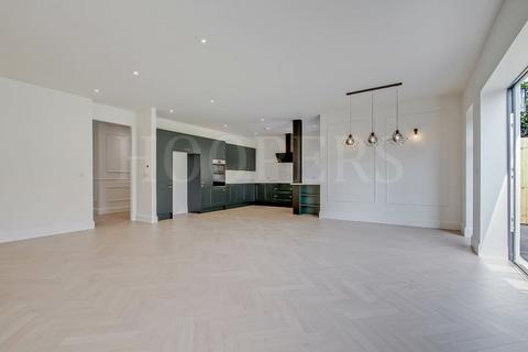 undefined, Kinloch Drive, London, NW9