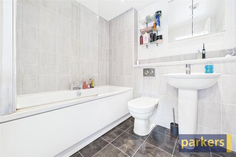 15 Elk Path, Three Mile Cross, Reading, RG7 1WE