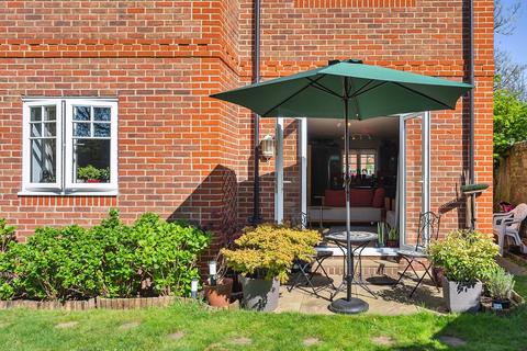 1, Cedar Court Heathlands Close, Sunbury-on-thames, TW16 6QF