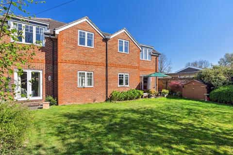 1, Cedar Court Heathlands Close, Sunbury-on-thames, TW16 6QF