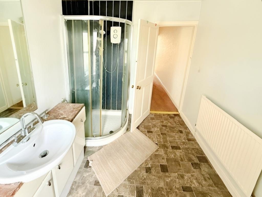 Pbox-bathroom-265599.jpg