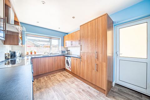 9 Tanners Way, Oakley, Basingstoke, RG23 7AE
