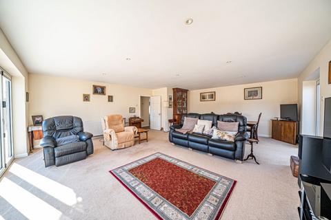 9 Tanners Way, Oakley, Basingstoke, RG23 7AE