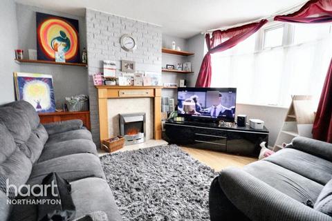 3 bedroom end of terrace house for sale, Thornton Road, Northampton