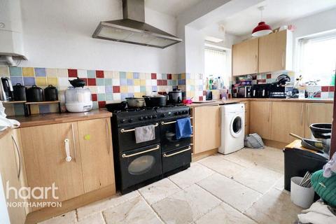 3 bedroom end of terrace house for sale, Thornton Road, Northampton
