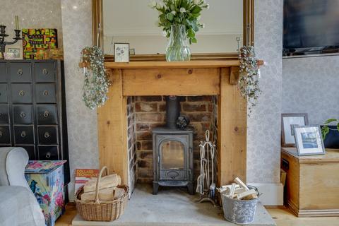 3 bedroom terraced house for sale, Henry Terrace, Yeadon, Leeds, West Yorkshire, LS19