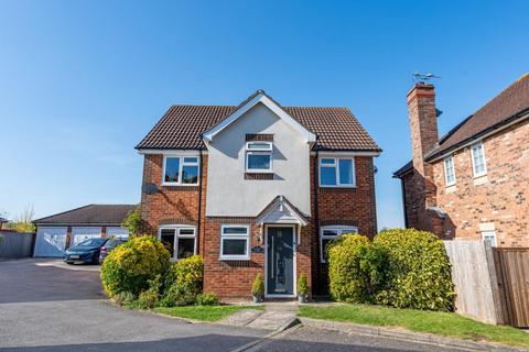 4 Bradley Close, Dunmow, CM6 2PB