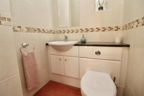 4 bedroom flat for sale, Viceroy Close, Birmingham B5