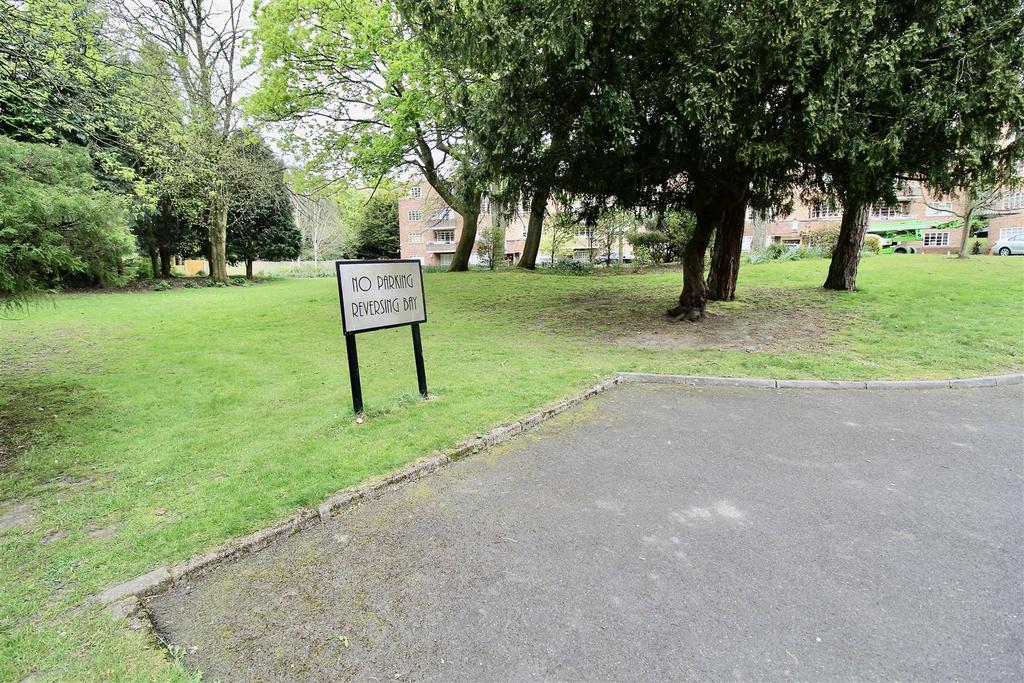 Communal Surroundings