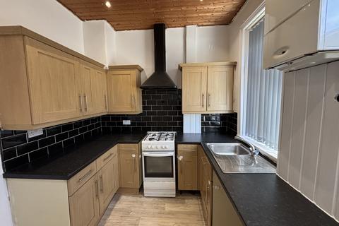 3 bedroom terraced house to rent, Longford Terrace, Bradford BD7