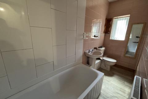 3 bedroom terraced house to rent, Longford Terrace, Bradford BD7