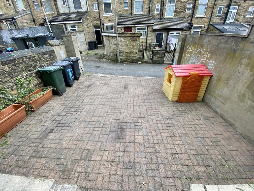 Yard / Parking
