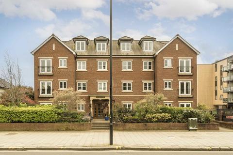 2 bedroom flat for sale, Golden Court, Isleworth TW7