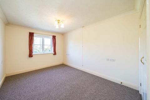 2 bedroom flat for sale, Golden Court, Isleworth TW7