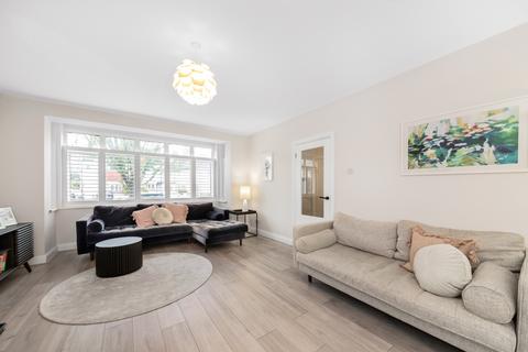 12 Lake Avenue, Bromley, BR1 4EN