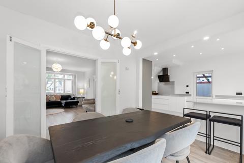 12 Lake Avenue, Bromley, BR1 4EN