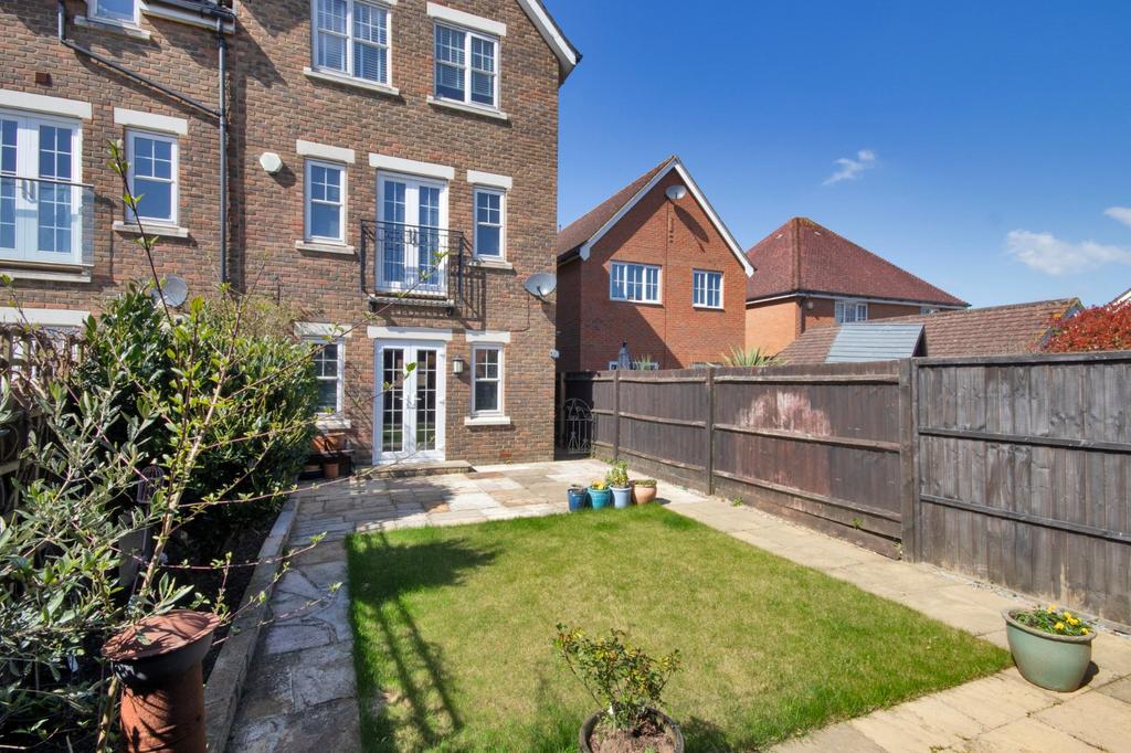 Garden / Rear