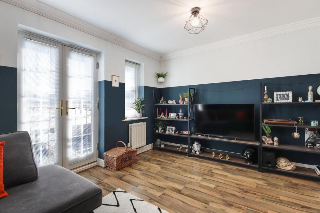 Sitting Room / Bed 5