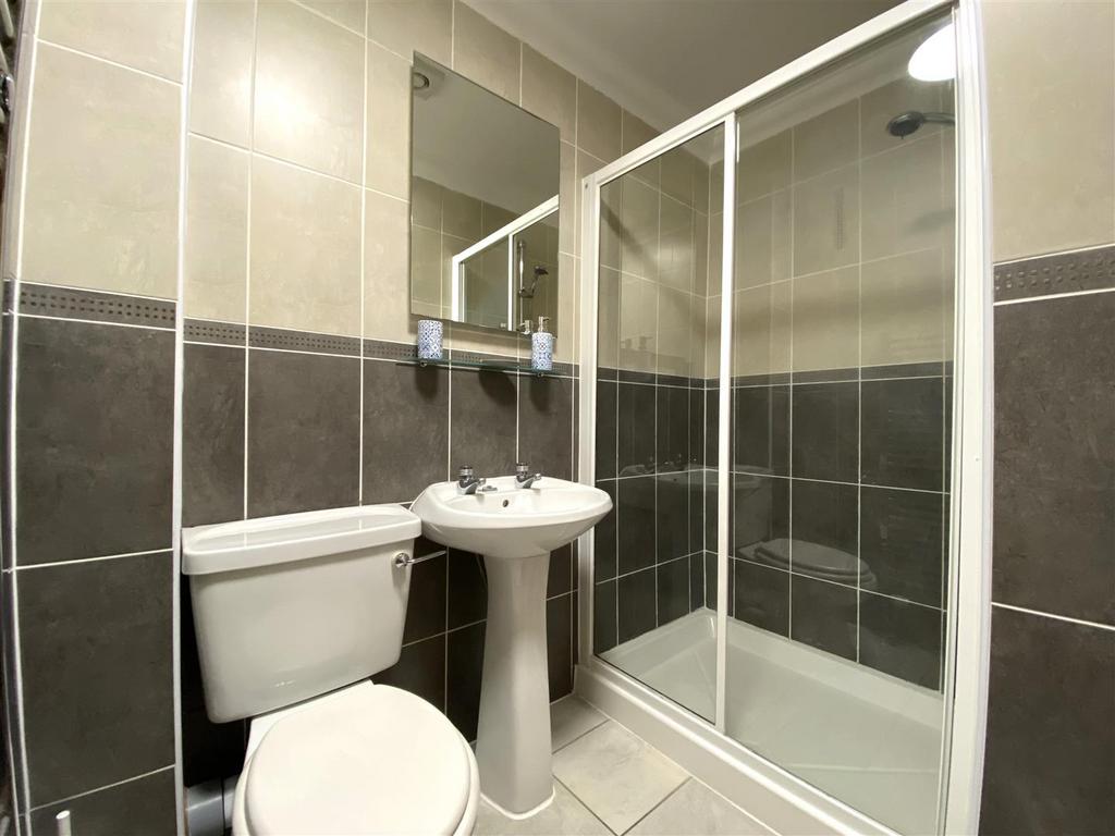 Shower room 2.jpg