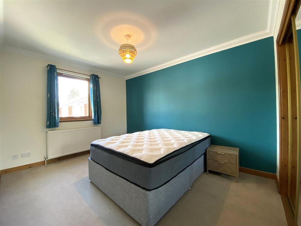 Bedroom 1.jpg