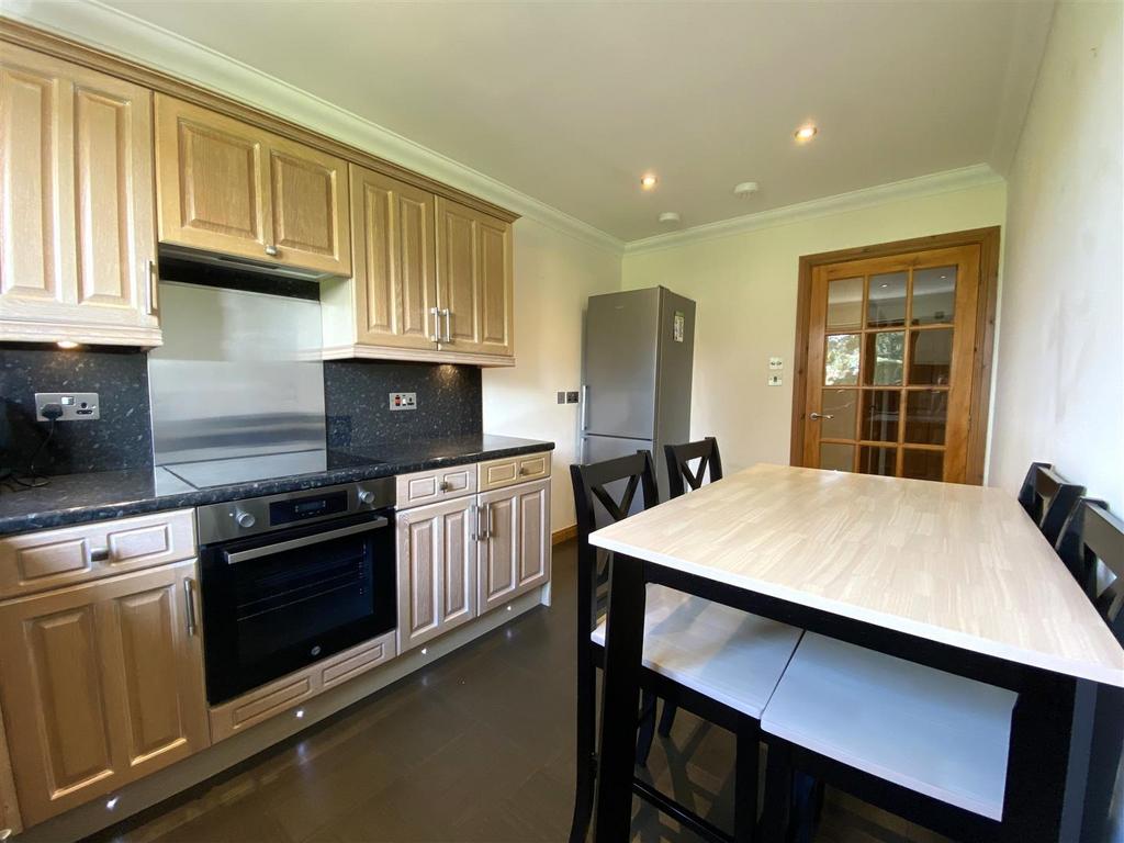 Kitchen 2.jpg
