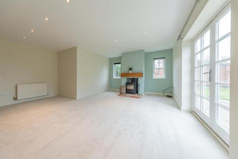 3 bedroom detached house to rent, Old School Walk, Church Langton