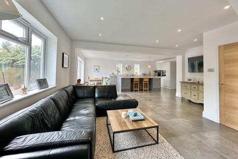 6 Knottocks End, Beaconsfield, HP9 2AN