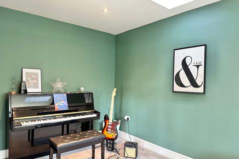 6 Knottocks End, Beaconsfield, HP9 2AN