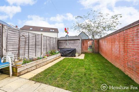 16 Cutforth Way, Romsey, SO51 0BD