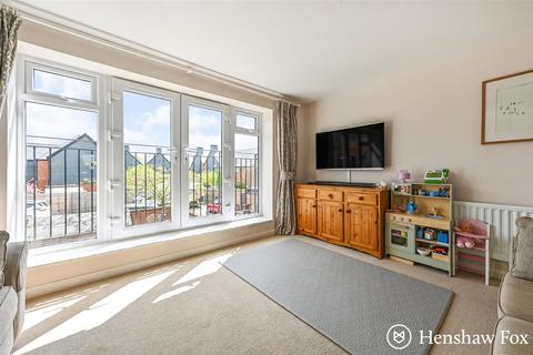 16 Cutforth Way, Romsey, SO51 0BD