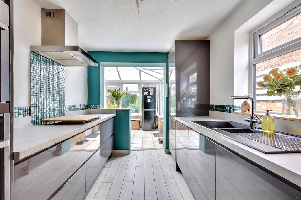 Kitchen 1.jpeg