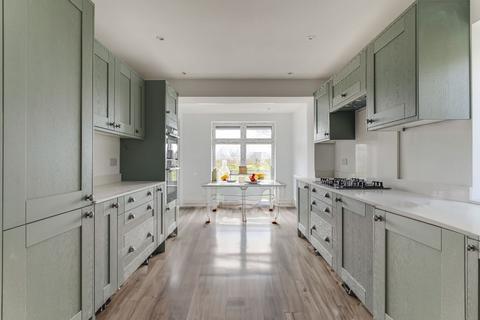 5 bedroom detached house to rent, Barn Farm, Cranfield Park Road, Wickford