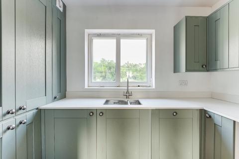 5 bedroom detached house to rent, Barn Farm, Cranfield Park Road, Wickford