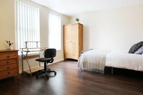 6 bedroom house to rent, ASHFIELD ROAD, Manchester M13