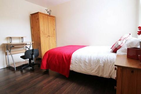 6 bedroom house to rent, ASHFIELD ROAD, Manchester M13