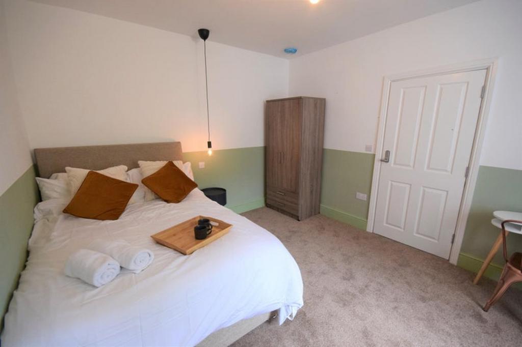 This inviting double bedroom features a comfort...