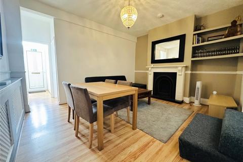 4 bedroom terraced house for sale, Ravensbourne Road, London, SE6